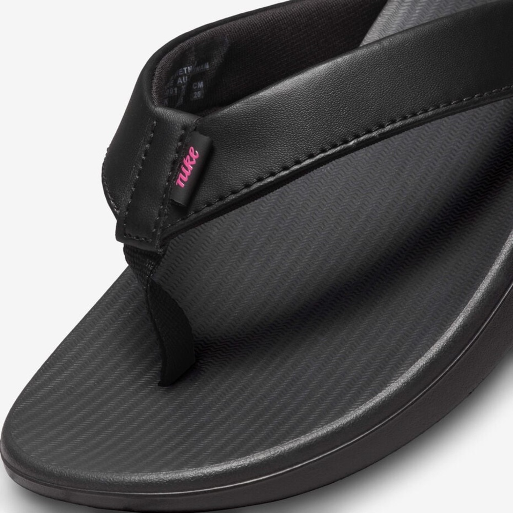 NIKE Women’s Bella Kai Thong Sandal / Black Flip Flops
